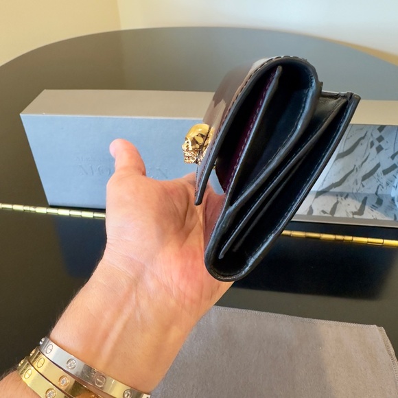 NWT Luxury RARE Chic Authentic Alexander McQueen Patent Leather Skull Wallet - Picture 8 of 17